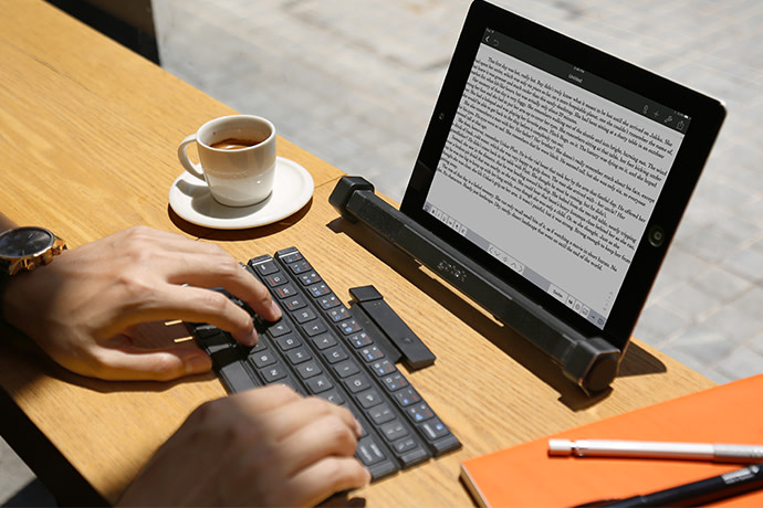 The GoTek wireless keyboard placed on a table