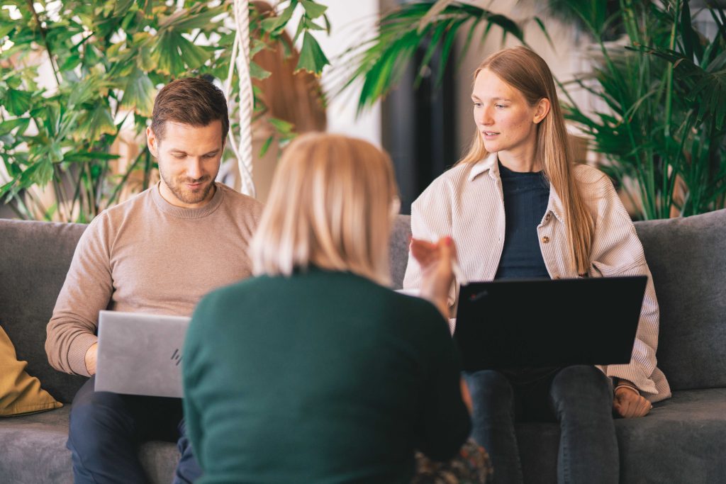 team collaborating within waterfall project management 