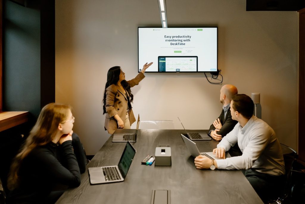 woman showing how to monitor employee performance