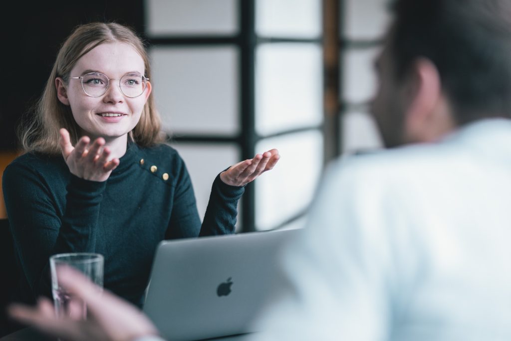 woman explaining things to a colleague
