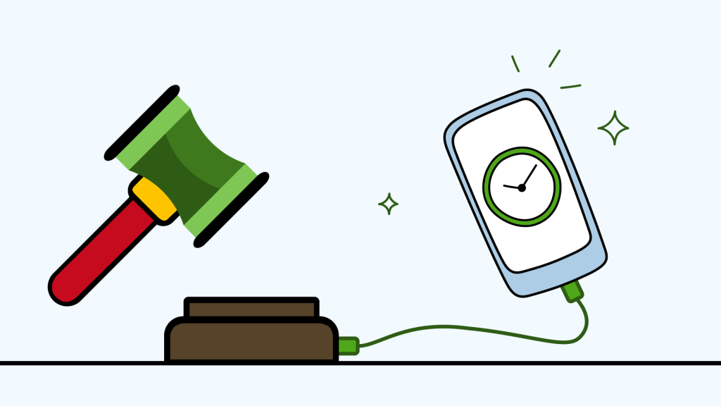 Ilustración de un mazo de juez conectado mediante un cable a un smartphone que muestra un reloj digital de control horario, simbolizando la normativa y el cumplimiento del registro de jornada laboral.